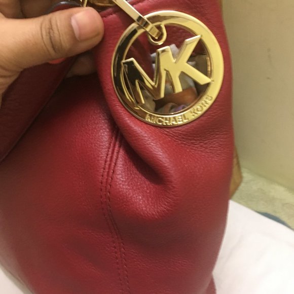 Authentic Michael Kors Medium Slouchy Cherry Leather Shoulder Bag - Picture 3 of 15
